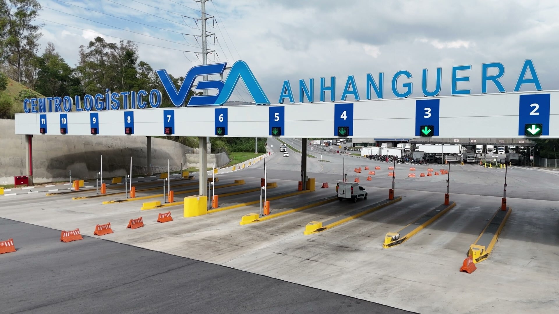 Pórtico de acesso ao Centro Logístico VS Anhanguera